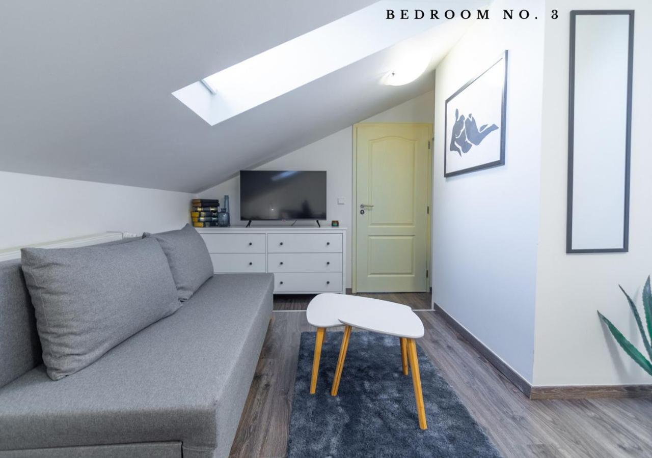 The Bookhouse, 5-Bedroom Residence By Prague Castle Luaran gambar